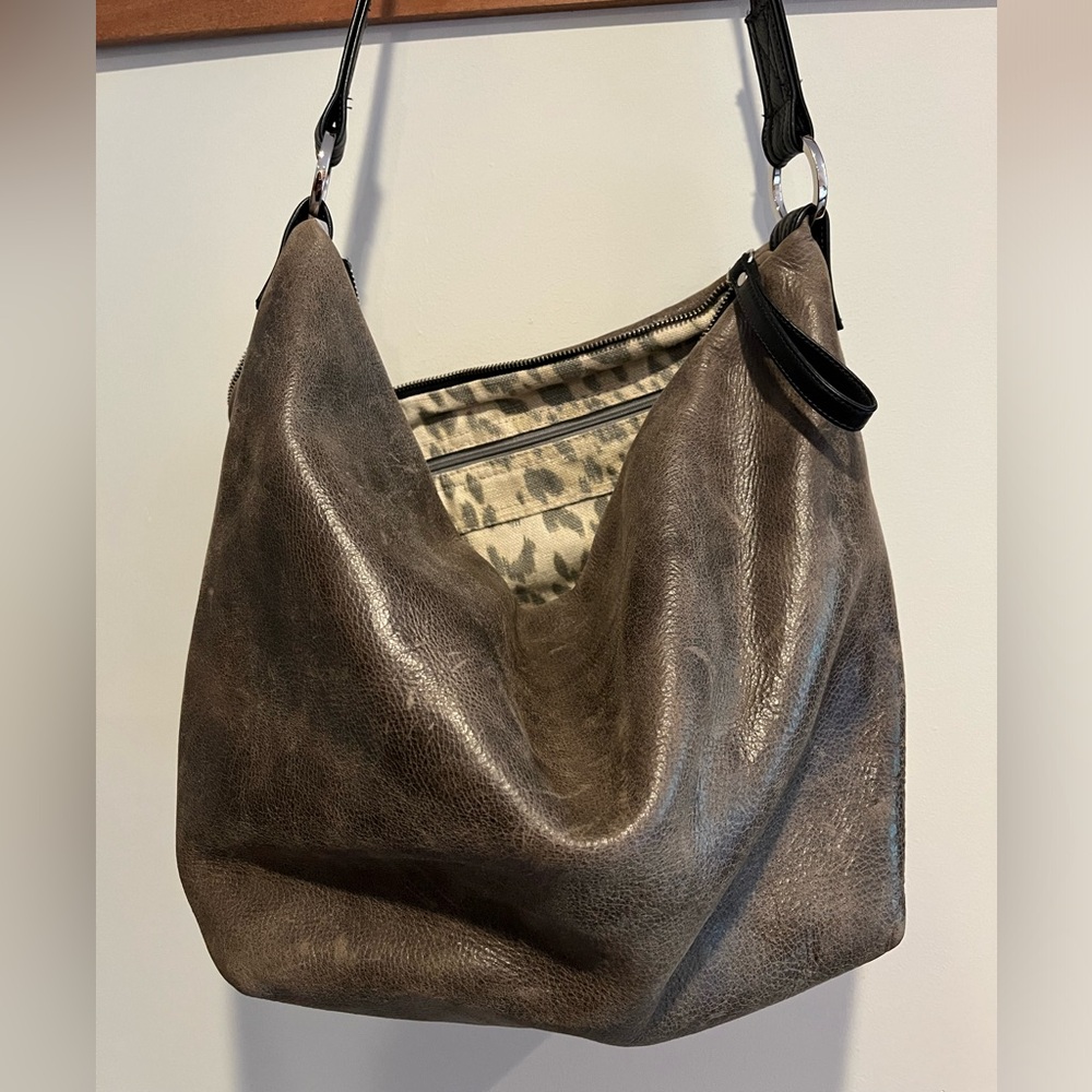 Rough and Tumble Lg Dark Grey Butter Duffle with Black Hoop Strap